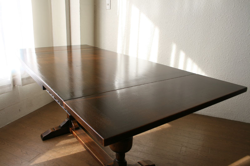 ラージバルボスドローリーフテーブル