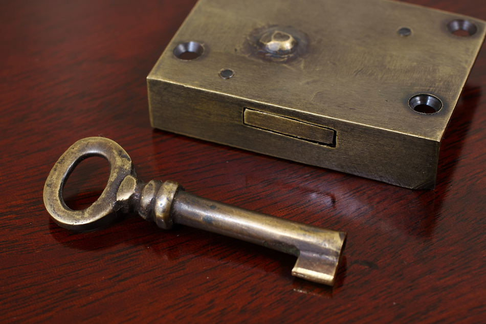 真鍮製キャビネットキー ロックセット/右開き用　37×51