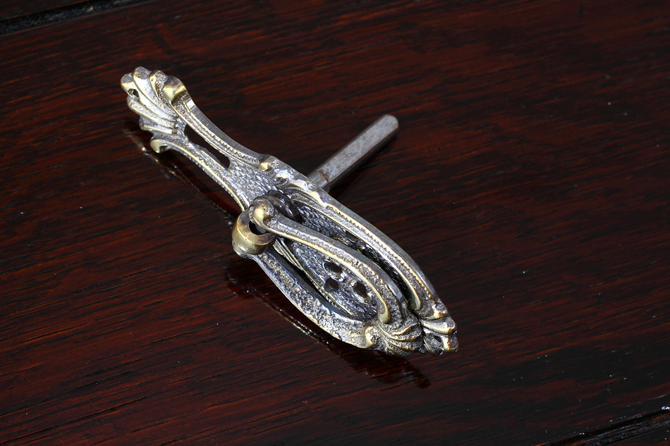 真鍮製 ワードローブターンハンドル キーホール(鍵穴)付き96サイズ