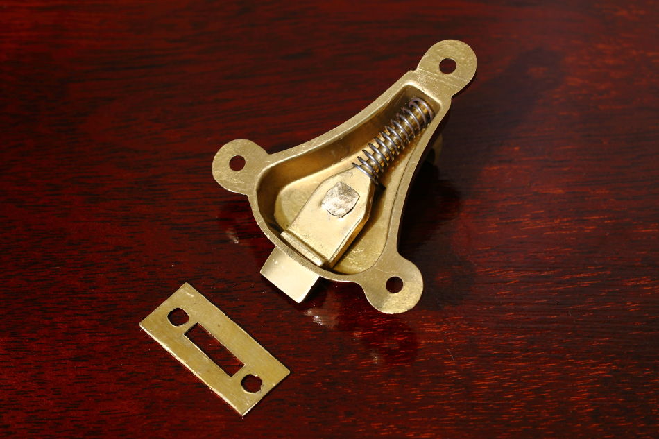 真鍮製バンジョーデザインテーブルキャッチ 57×53サイズ ポリッシュ仕上