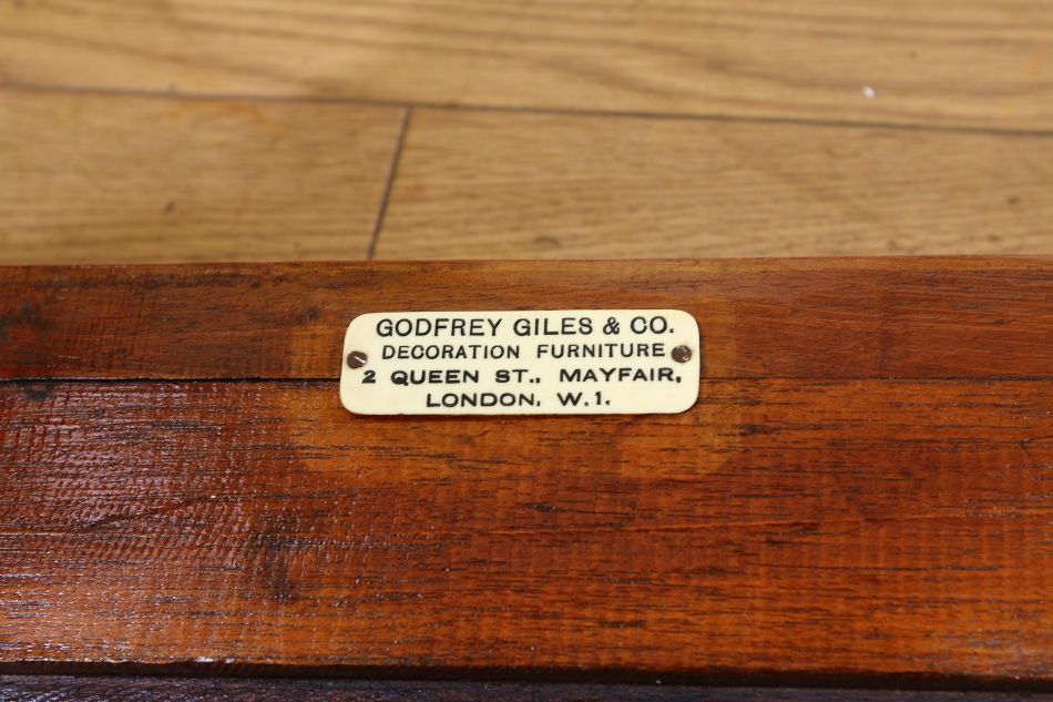 Godfrey Giles & Co.クイーンアンマホガニー "Morris フルーツ"スツール