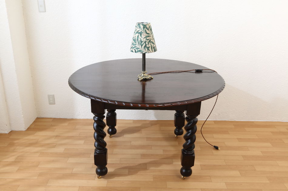 ロココスタイル ブラックフルーティングブラス/モリス・ウィローボウ テーブルランプ