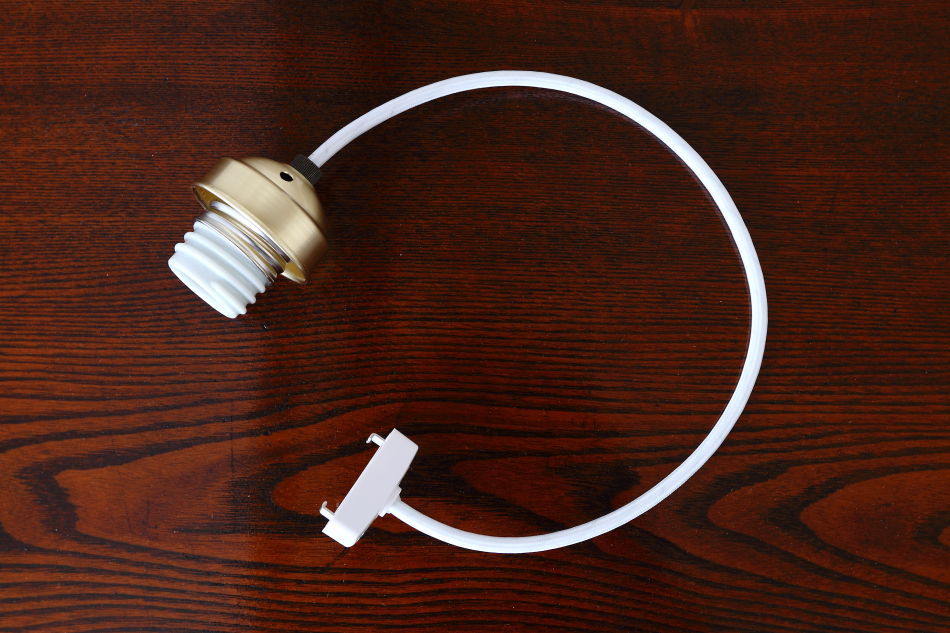 E26 スクリューホワイトソケットランプ / 真鍮ギャラリー付