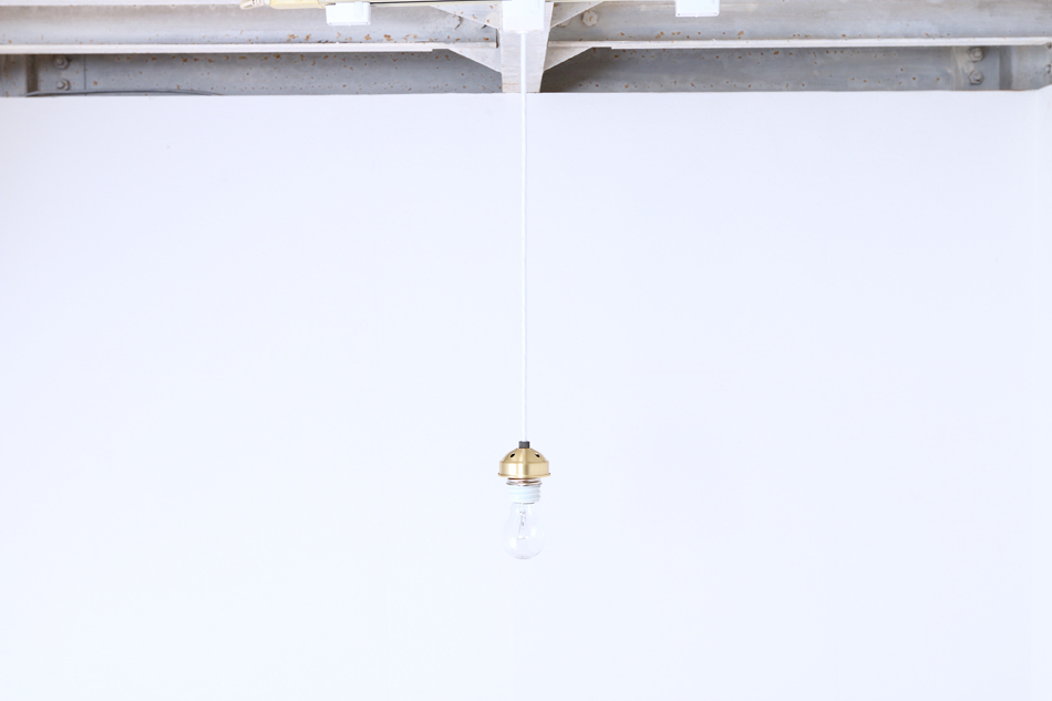 E26 スクリューホワイトソケットランプ / 真鍮ギャラリー付