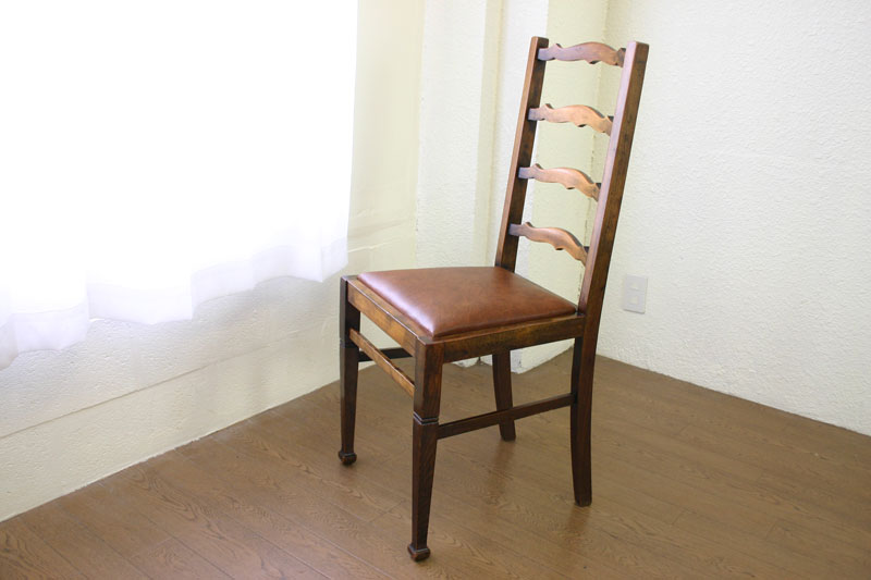 ラダーバックチェア