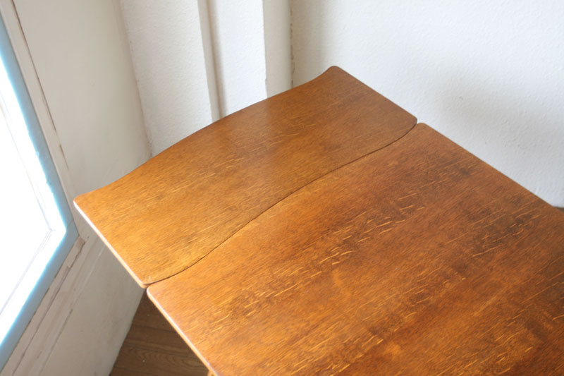 4レッグドローリーフテーブル
