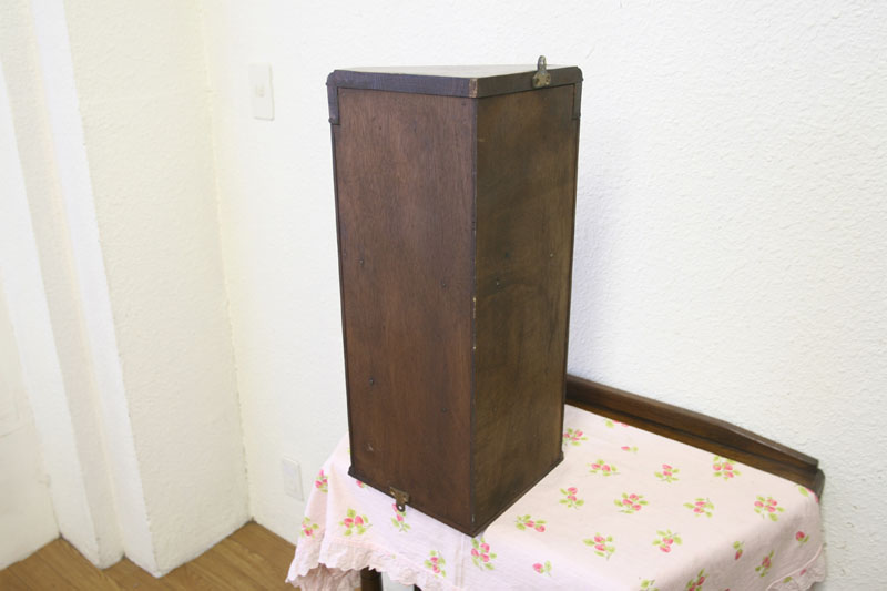 コーナープチカップボード