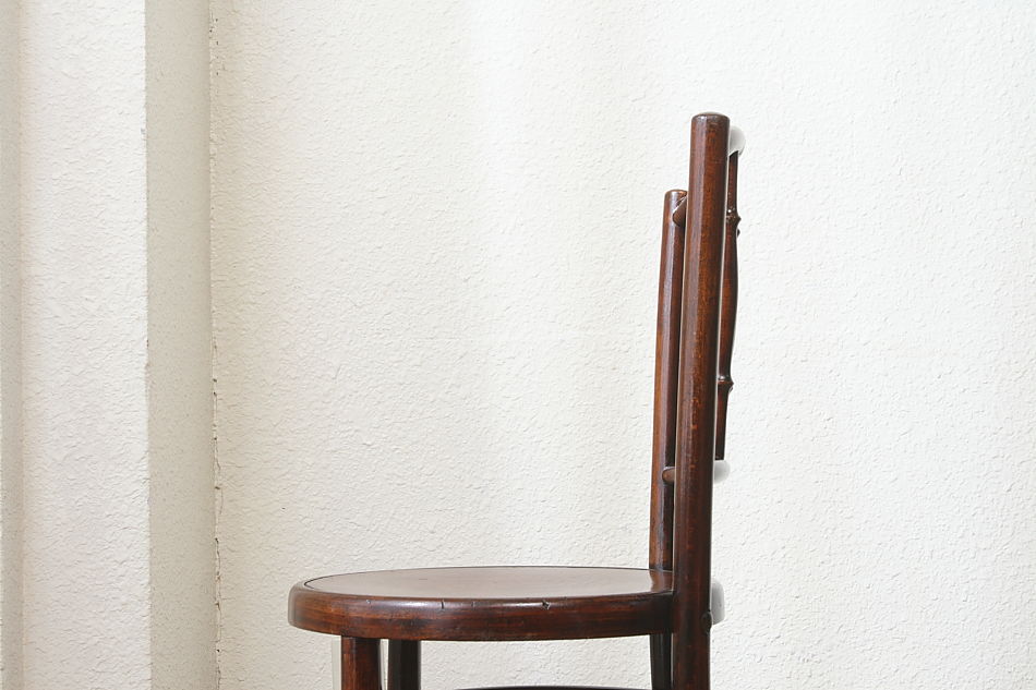 ベントウッドスピンドルバックチェア