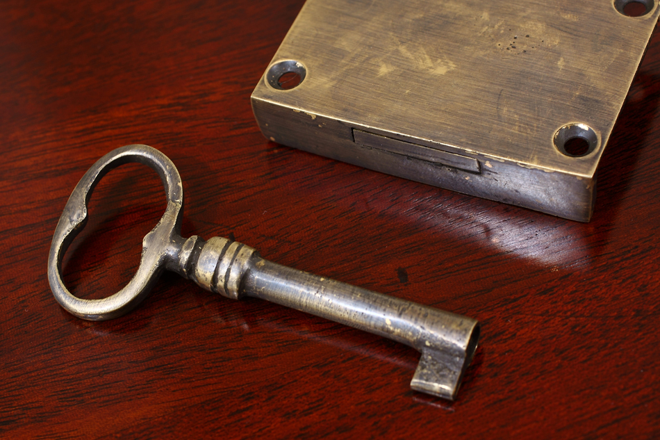 真鍮製キャビネットキー ロックセット/左開き用　42×58