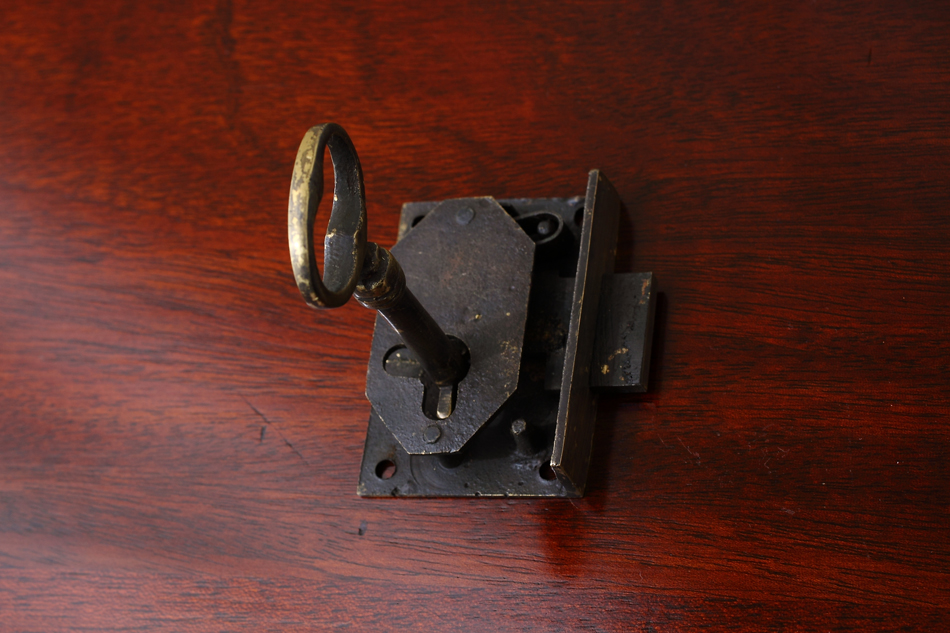 真鍮製キャビネットキー ロックセット/左開き用　42×58