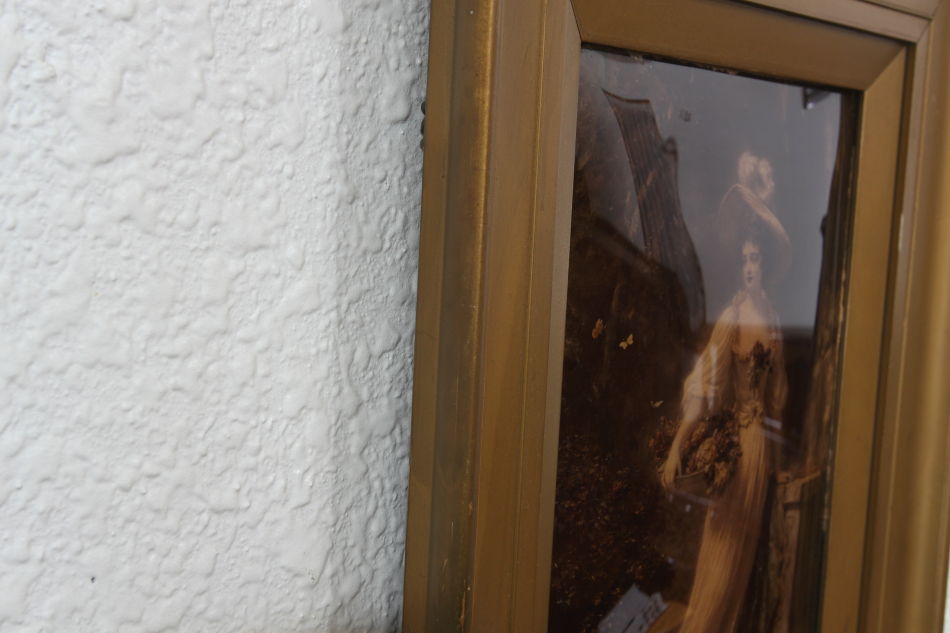 A Lady with a very large hat/crystolian painting