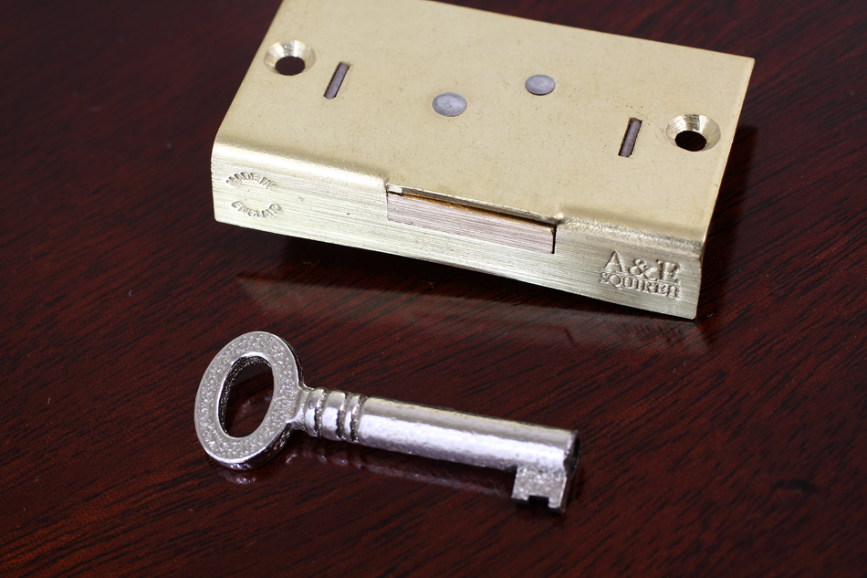 真鍮製キャビネットキーロックセット　レフト/右開き用　28×51