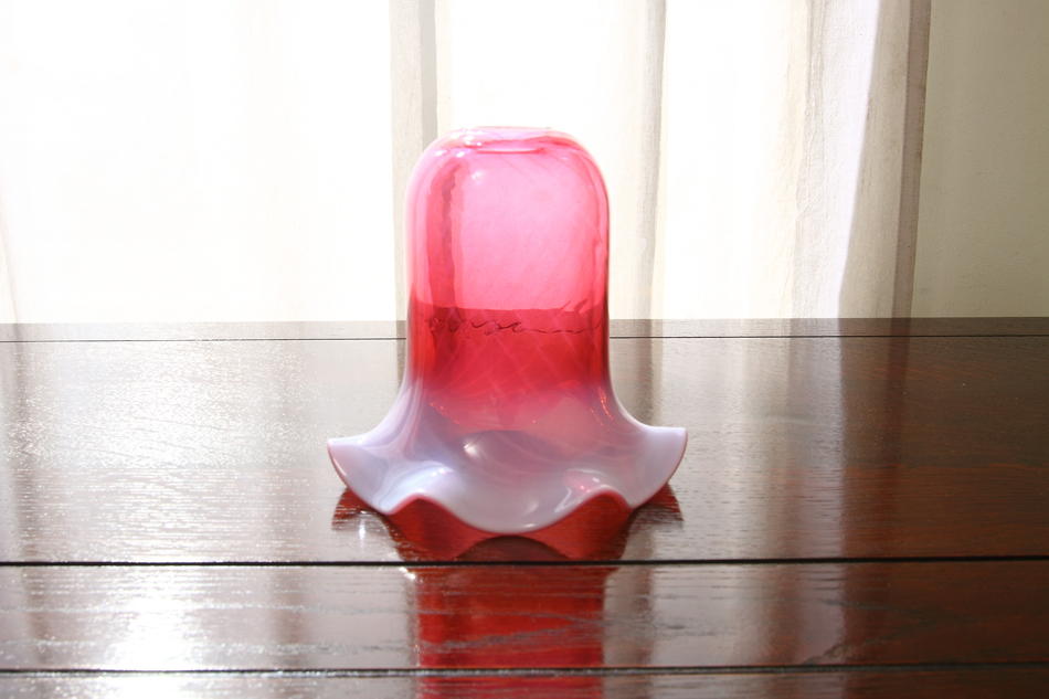 クランベリー/オパールセントガラス×バラスター テーブルランプ
