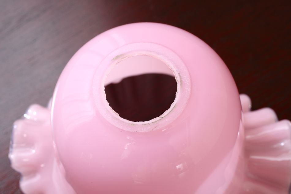 ピンクフリルシェード&オパールセントグラス テーブルランプ