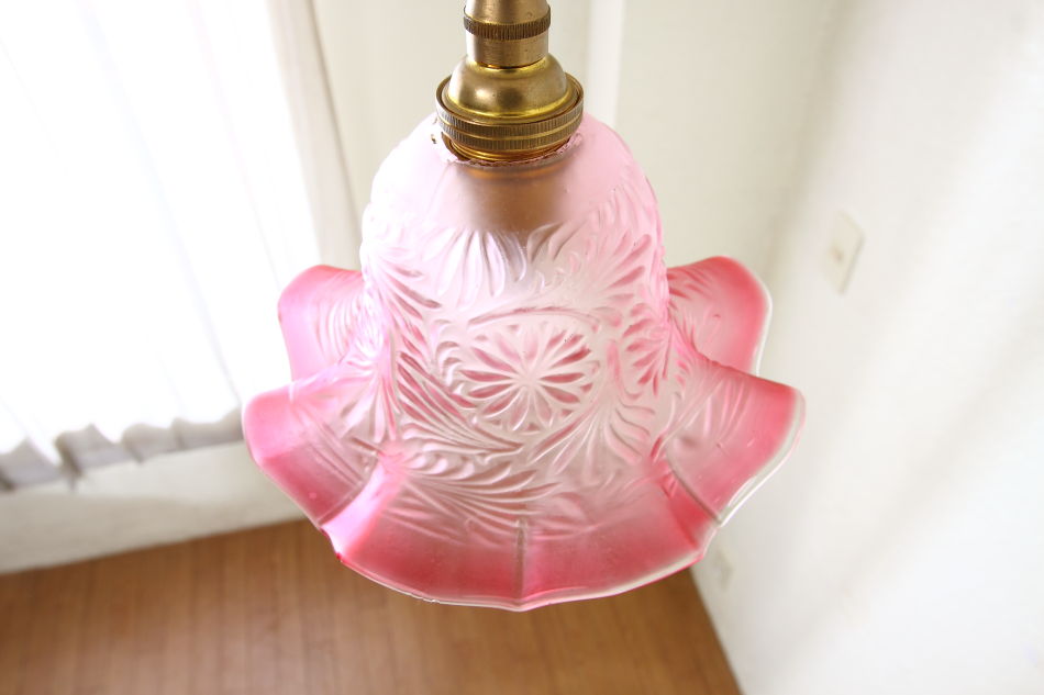 クランベリーガラス フリルランプ