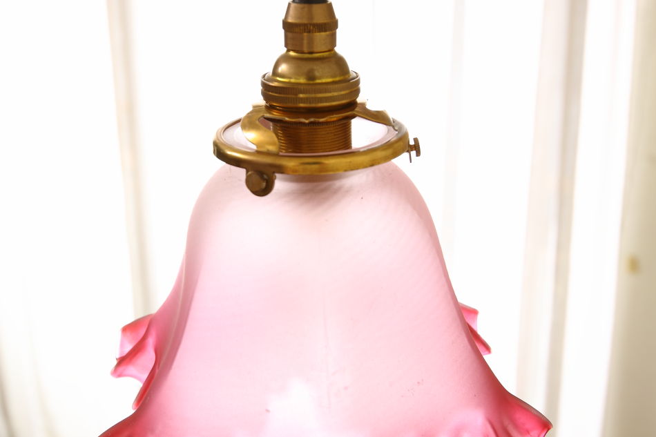 フロストクランベリー フリルペンダントランプ