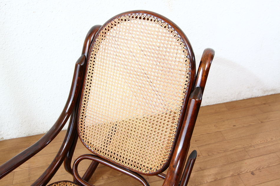 トーネットThonet #7010ベントウッドスモールロッキングチェア