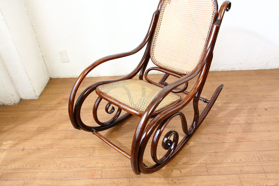 トーネットThonet #7010ベントウッドスモールロッキングチェア