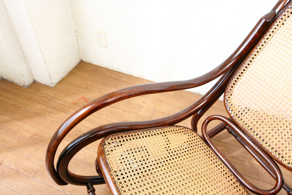 トーネットThonet #7010ベントウッドスモールロッキングチェア