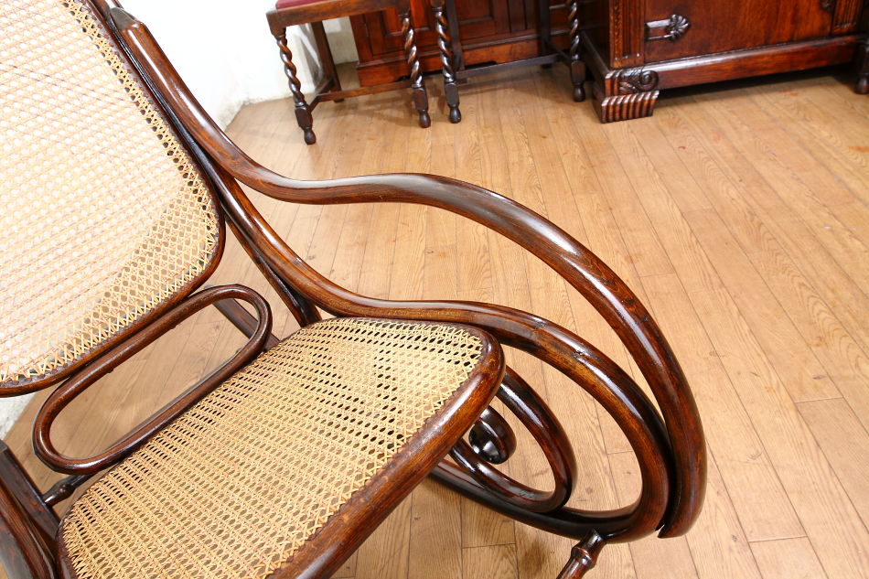 トーネットThonet #7010ベントウッドスモールロッキングチェア