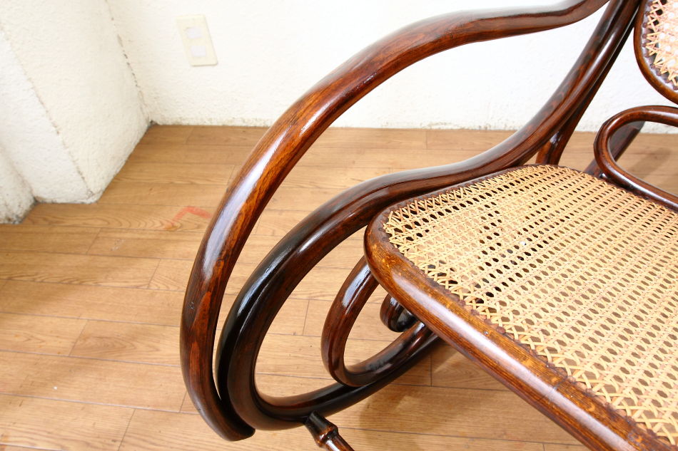 トーネットThonet #7010ベントウッドスモールロッキングチェア