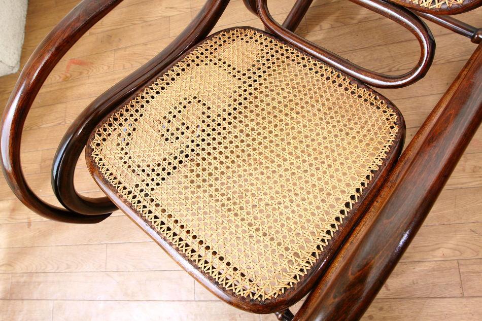 トーネットThonet #7010ベントウッドスモールロッキングチェア