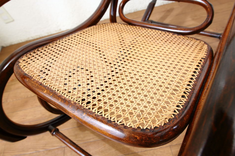 トーネットThonet #7010ベントウッドスモールロッキングチェア