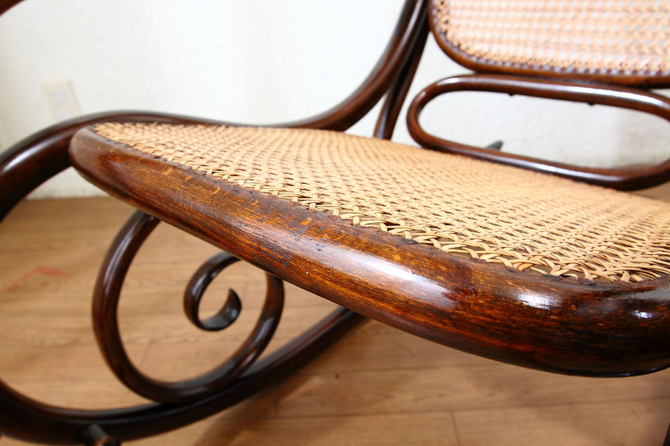 トーネットThonet #7010ベントウッドスモールロッキングチェア