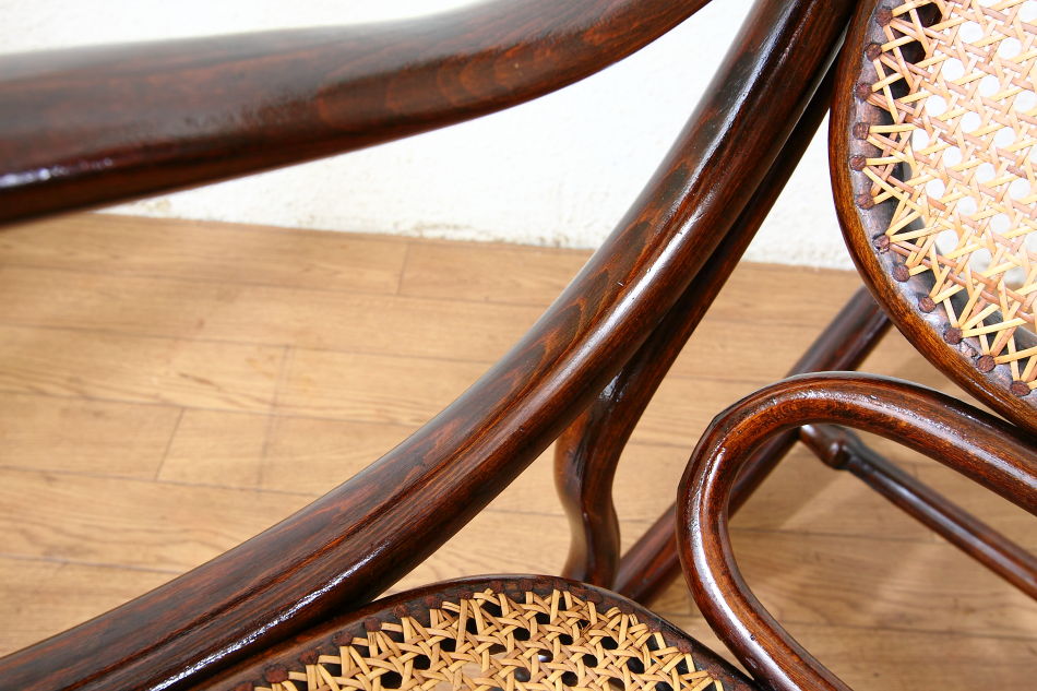 トーネットThonet #7010ベントウッドスモールロッキングチェア