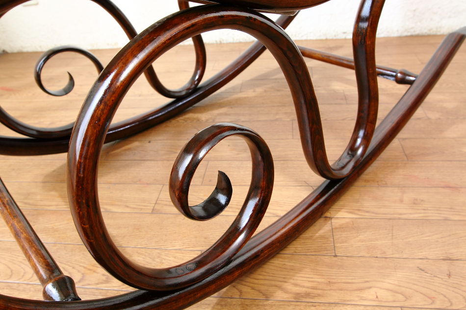 トーネットThonet #7010ベントウッドスモールロッキングチェア