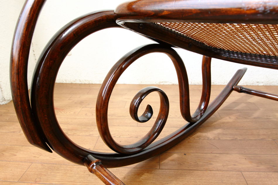 トーネットThonet #7010ベントウッドスモールロッキングチェア
