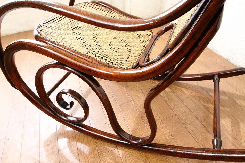 トーネットThonet #7010ベントウッドスモールロッキングチェア
