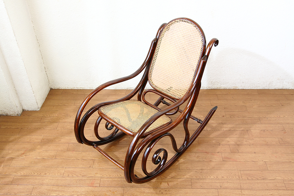 トーネットThonet #7010ベントウッドスモールロッキングチェア