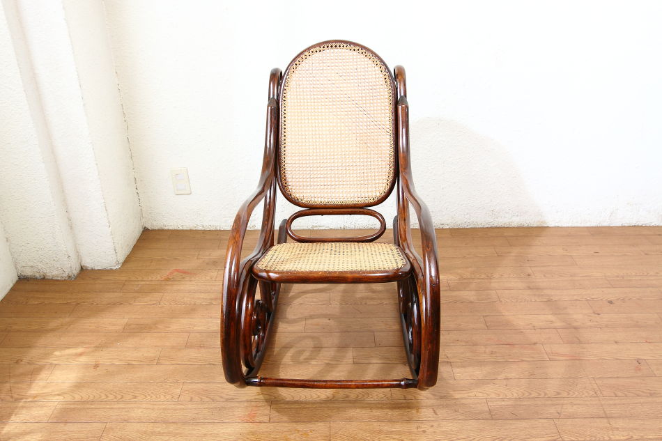 トーネットThonet #7010ベントウッドスモールロッキングチェア