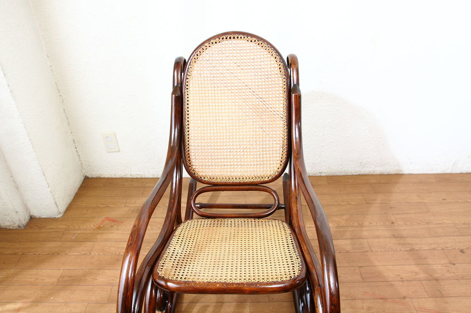 トーネットThonet #7010ベントウッドスモールロッキングチェア