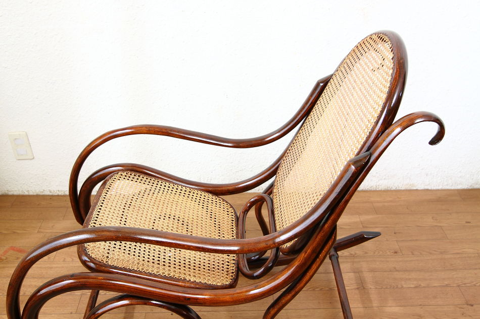 トーネットThonet #7010ベントウッドスモールロッキングチェア