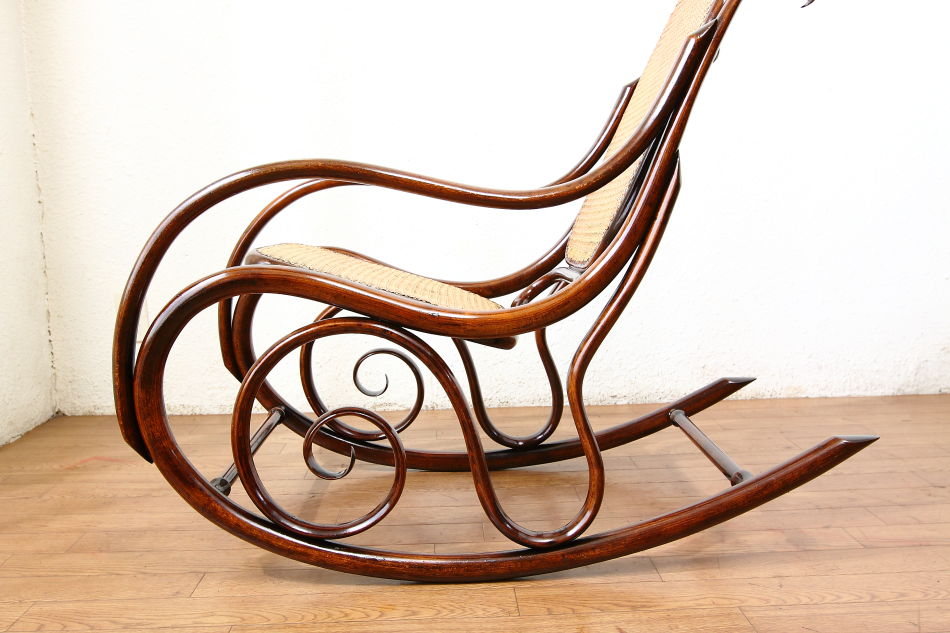 トーネットThonet #7010ベントウッドスモールロッキングチェア