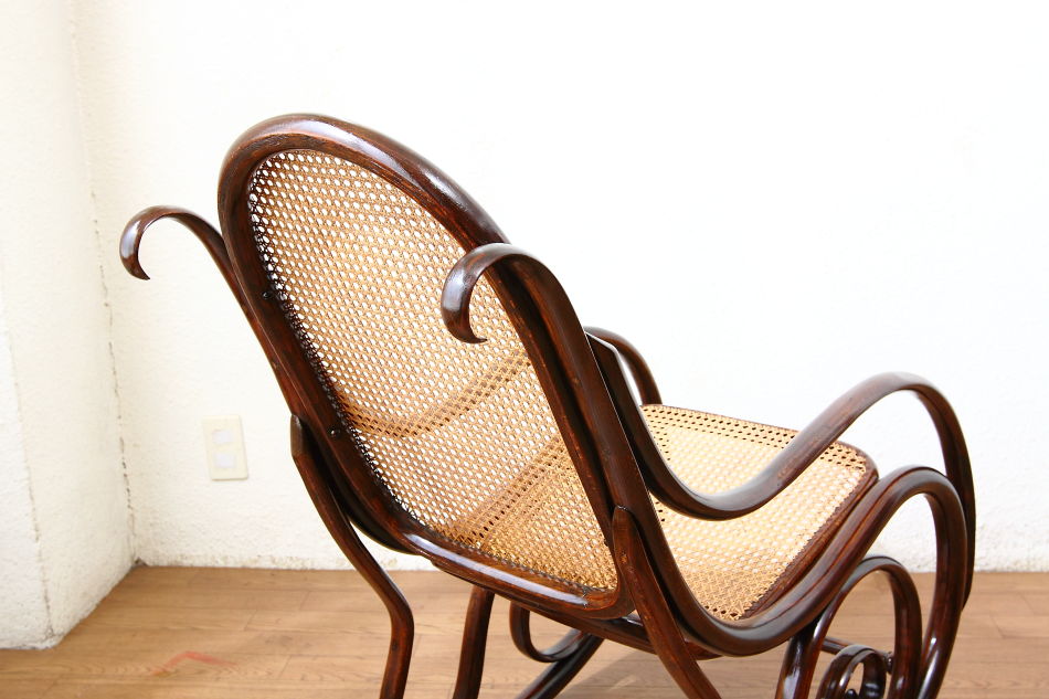 トーネットThonet #7010ベントウッドスモールロッキングチェア