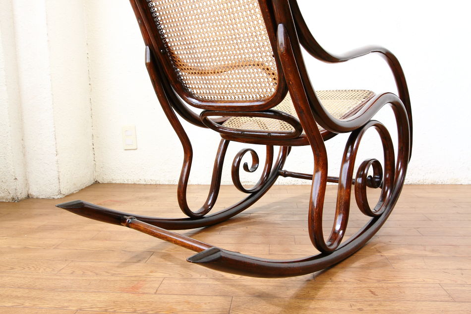 トーネットThonet #7010ベントウッドスモールロッキングチェア
