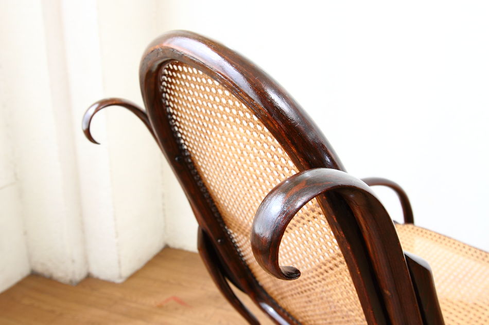 トーネットThonet #7010ベントウッドスモールロッキングチェア