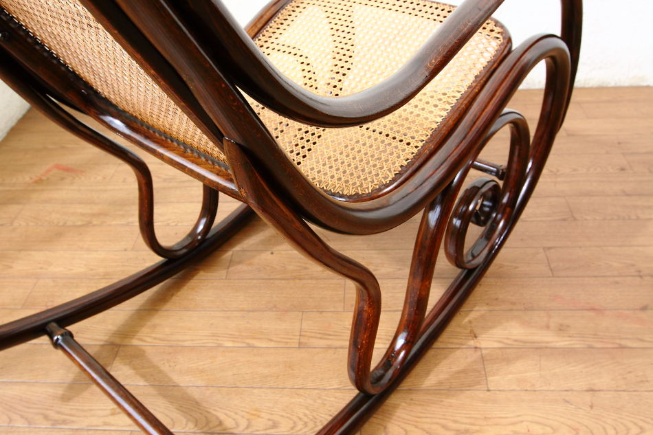 トーネットThonet #7010ベントウッドスモールロッキングチェア