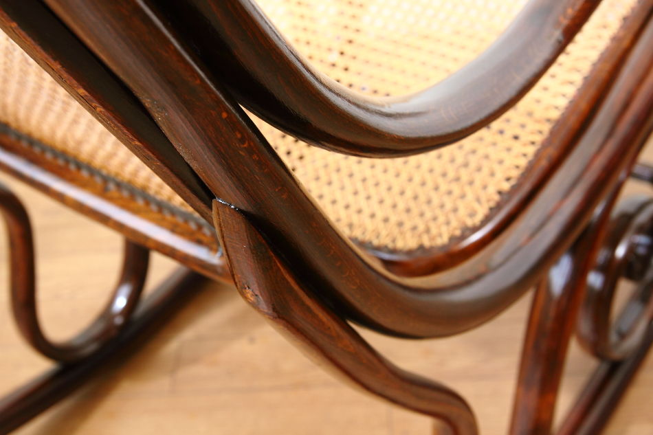 トーネットThonet #7010ベントウッドスモールロッキングチェア