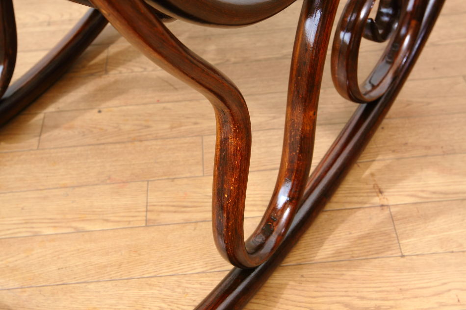 トーネットThonet #7010ベントウッドスモールロッキングチェア