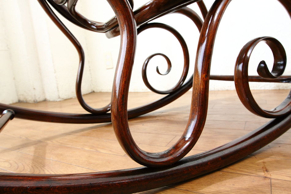 トーネットThonet #7010ベントウッドスモールロッキングチェア