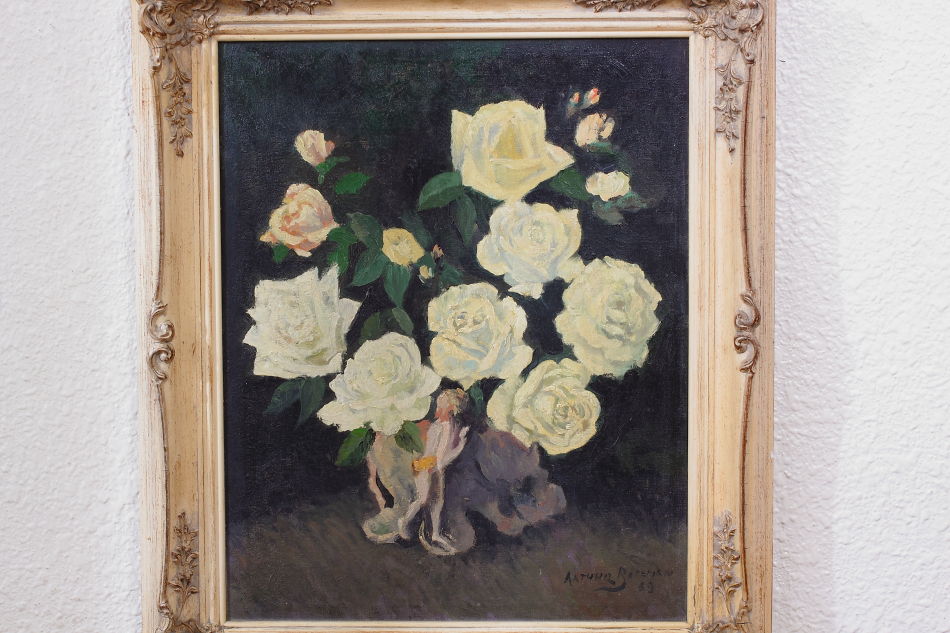 White roses with a small pixie / oil painting