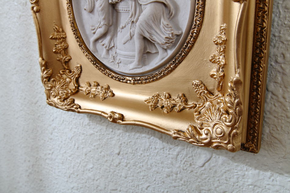 Two Woman And A Child / plaque picture 