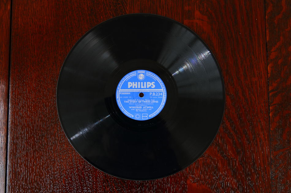 SPレコード盤　10インチ25cm ～WINIFRED ATWELL ～