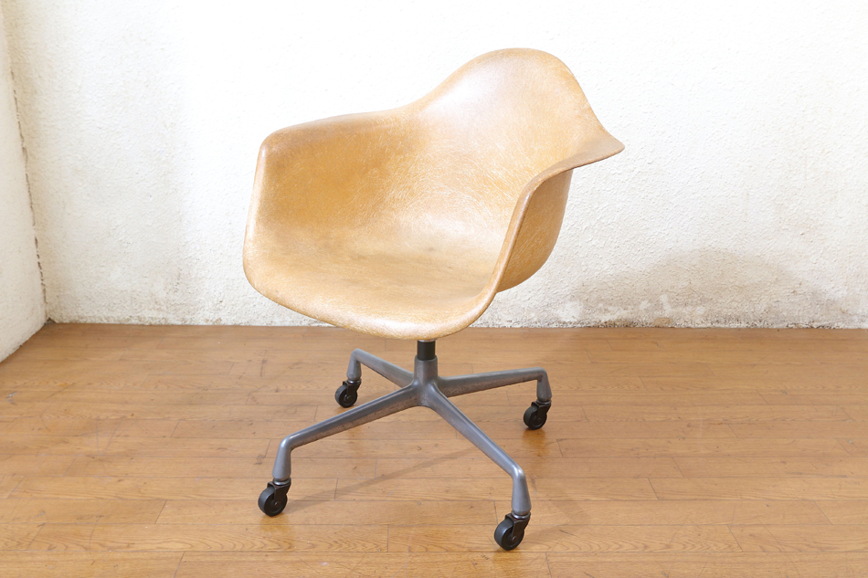 Herman Miller イームズEamesアームシェルチェア ファースト