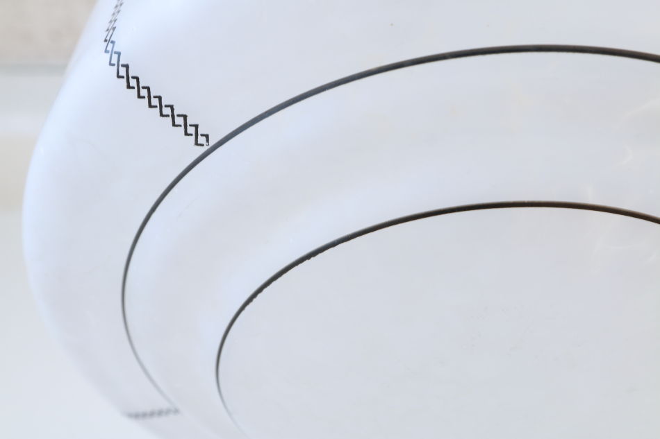 アールデコ フローラルデザイン ホワイトメルトガラス ペンダントランプ