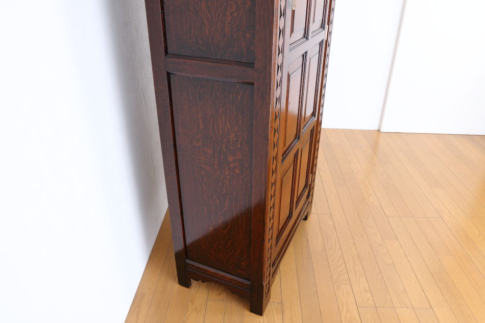 アールデコ チューダースタイル イングランドオーク スモールワードローブ